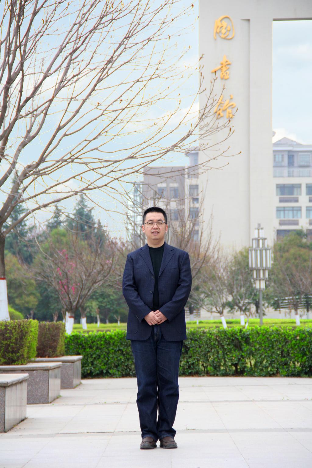 http://guanli.xaufe.edu.cn/__local/2/17/50/6E33867FC5D681255824050E16C_A2558A52_3117C.jpg